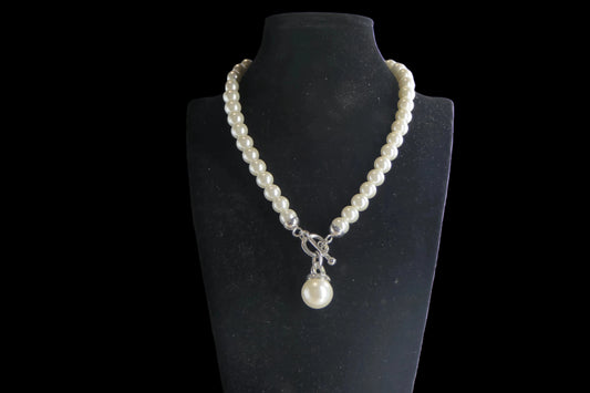 Pearl Drop Pendant Necklace front