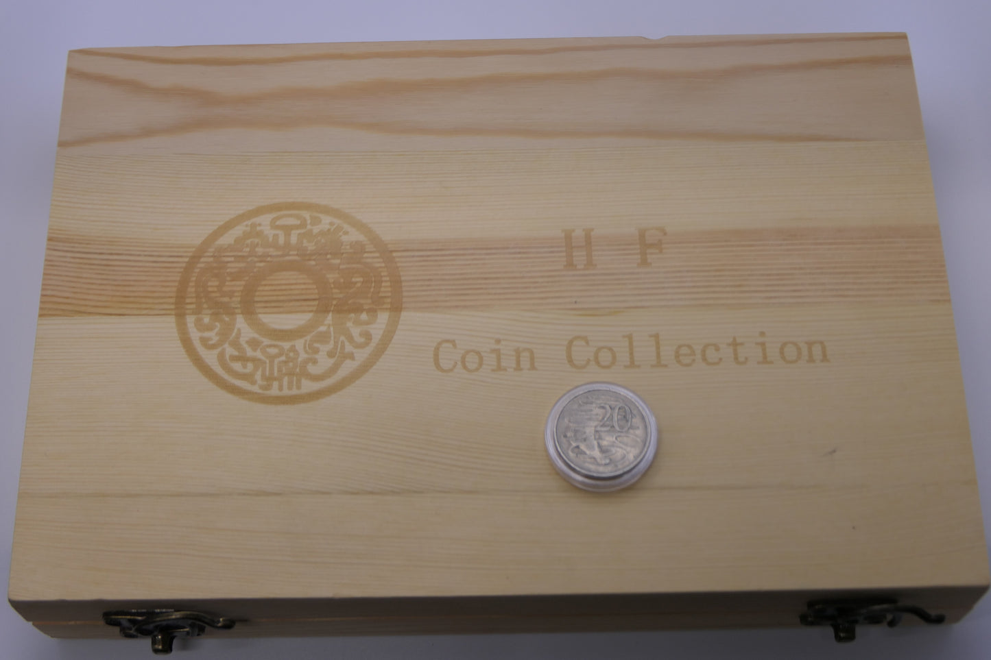 H·f Wooden Coin Collection Box with 30 Capsules & Display Tray reverse