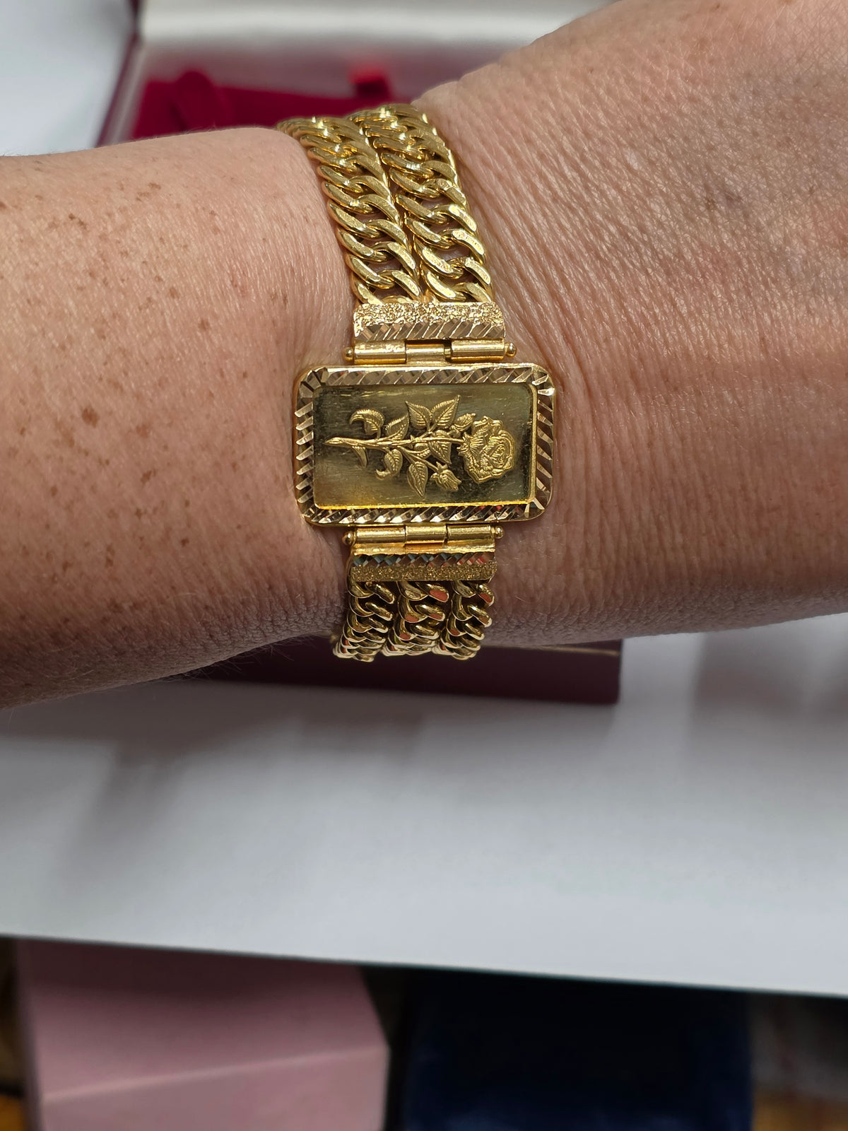 21 kt Bracelet with 1 Oz 999.9 10 gr Bar with Engraved Rose motif
