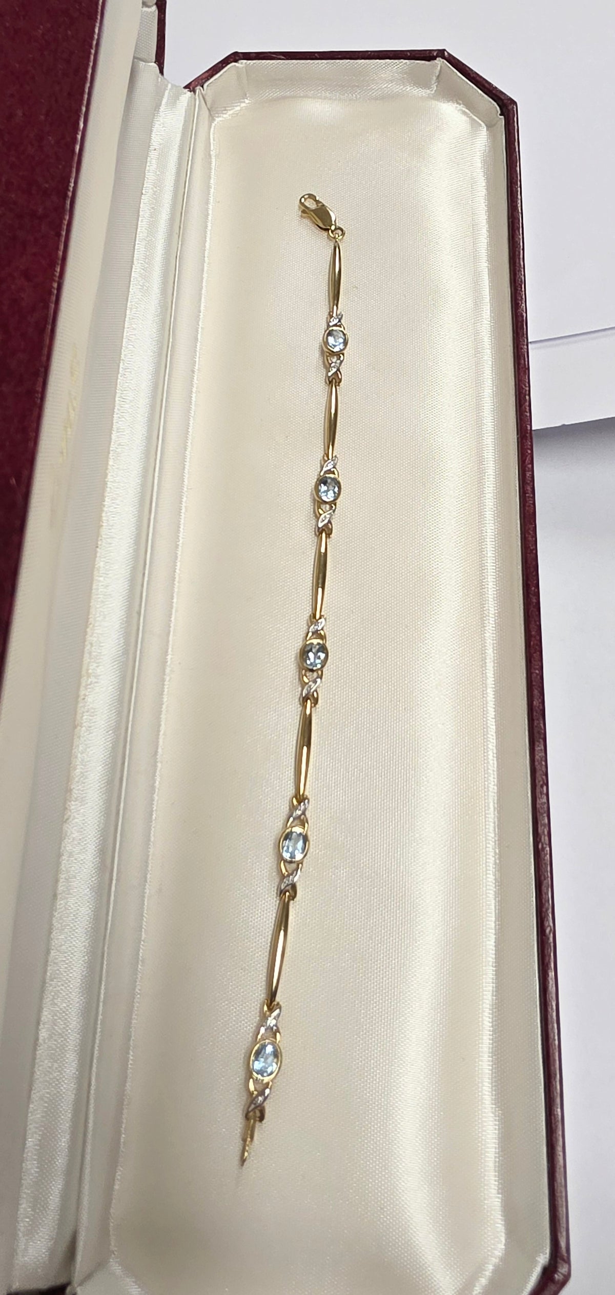 9 ct Vintage yellow gold 17 cm long bracelet with topaz stone and little diamonds