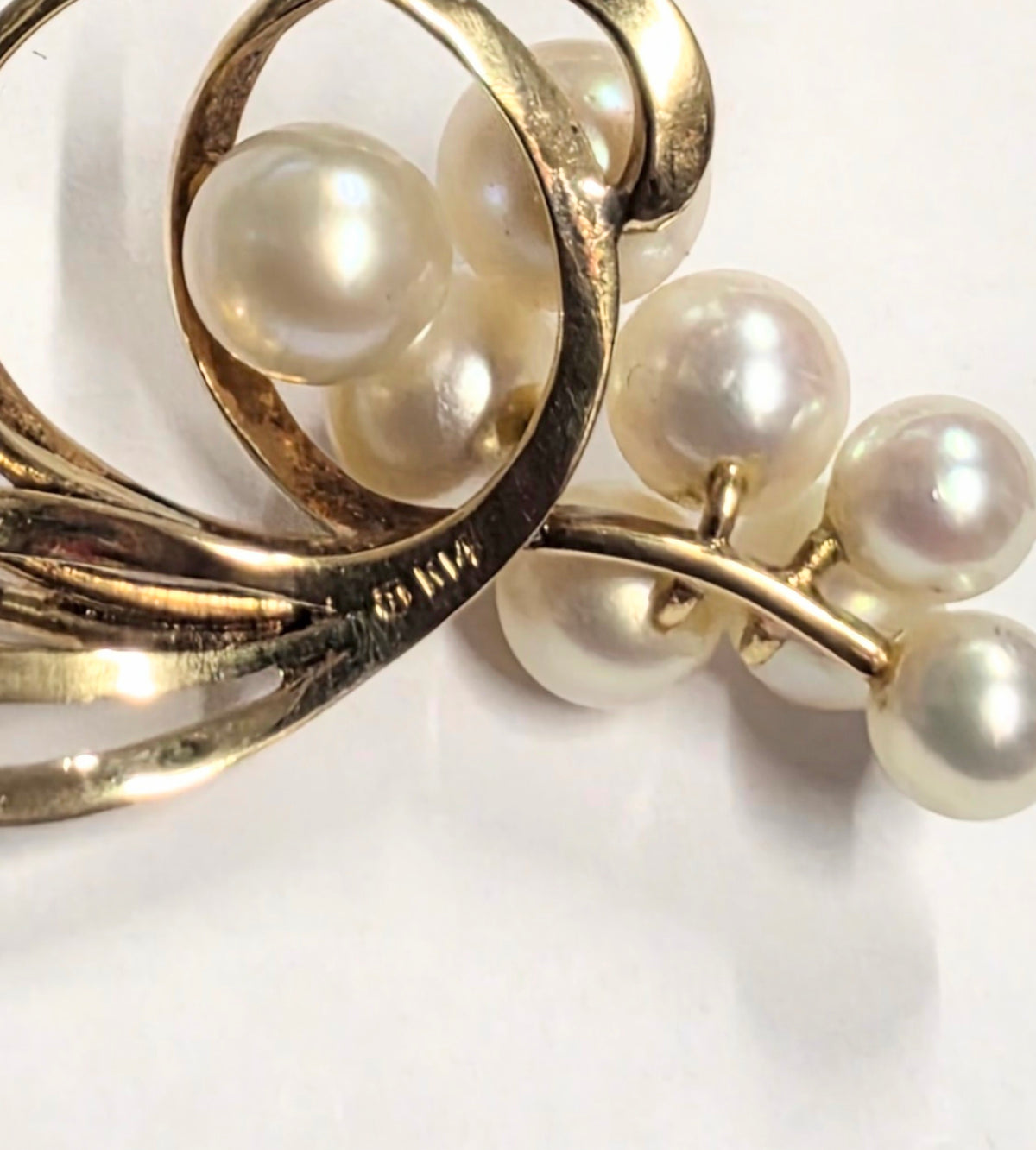 14 ct Vintage Mikimoto Swirl pendant with cultured pearls with 18 ct loop